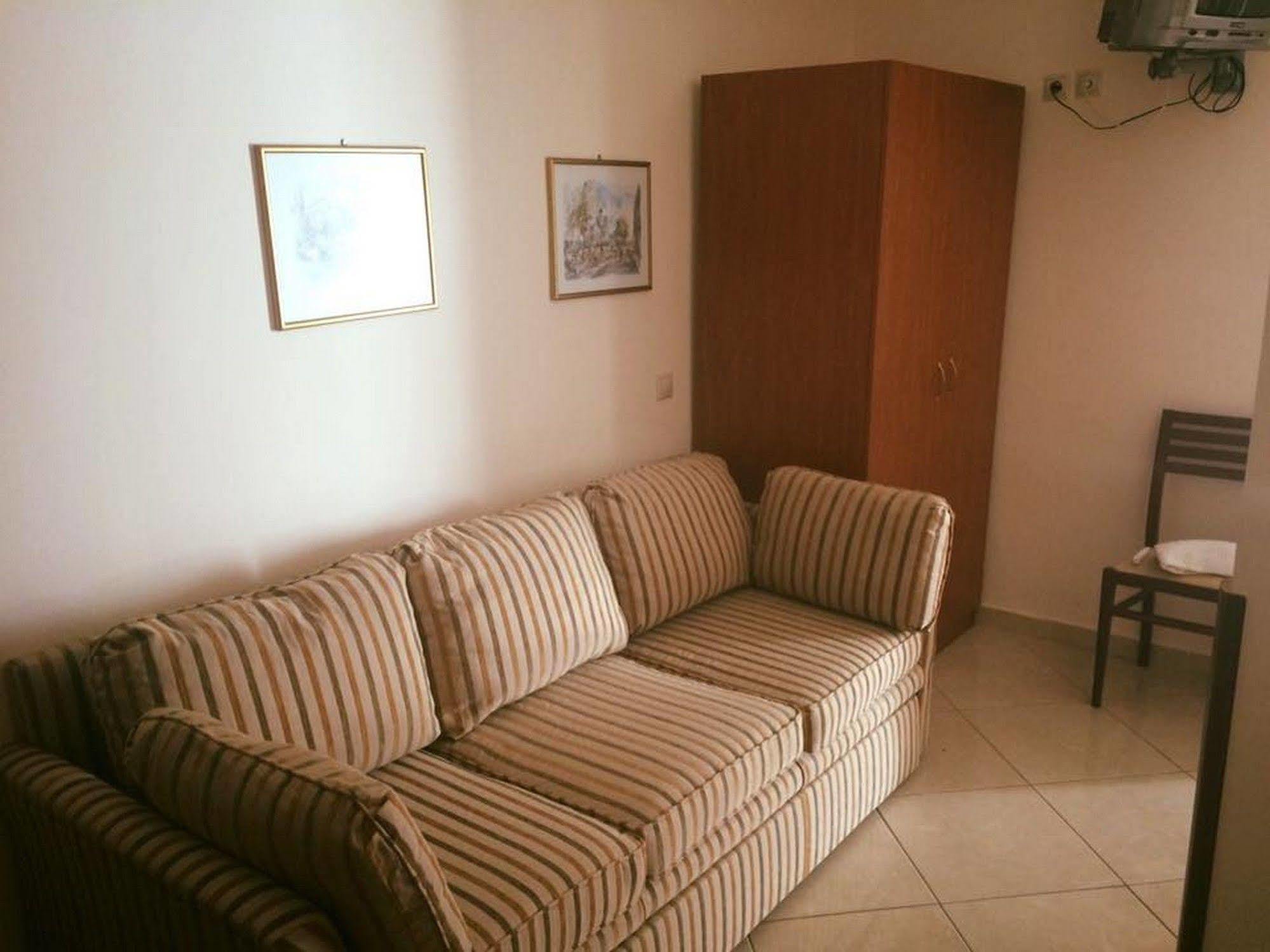 Nefeli Hotel Ágios Kírykos Extérieur photo